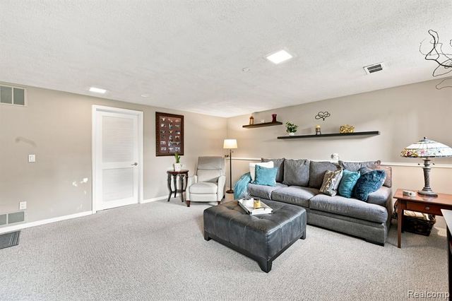5382 Winell Street, Clarkston, MI 48346