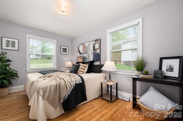 2516 Columbus Circle, Charlotte, NC 28208