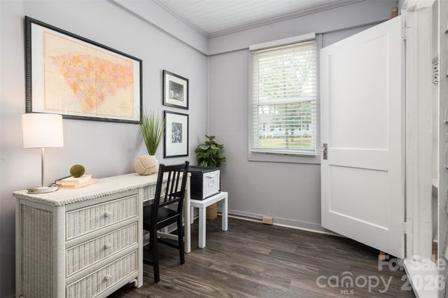 2516 Columbus Circle, Charlotte, NC 28208