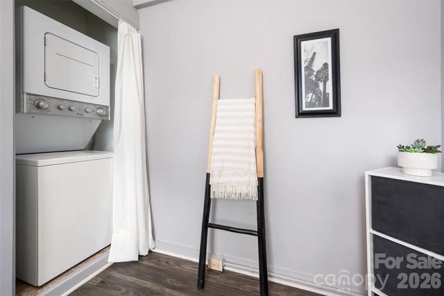 2516 Columbus Circle, Charlotte, NC 28208