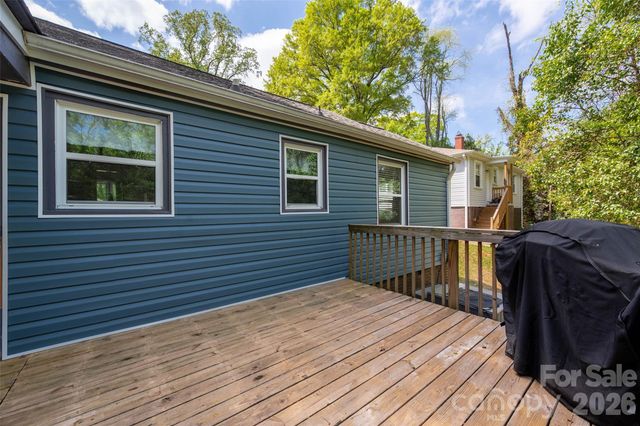 2516 Columbus Circle, Charlotte, NC 28208