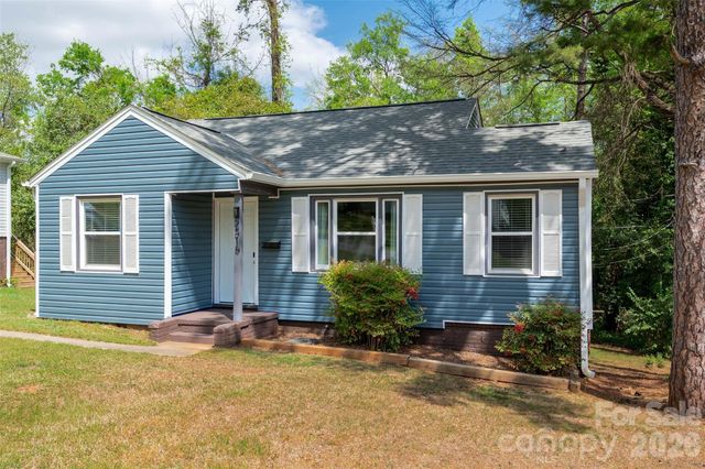 2516 Columbus Circle, Charlotte, NC 28208