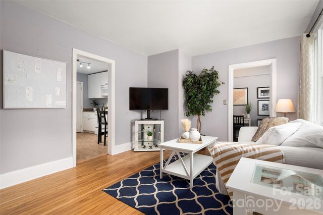 2516 Columbus Circle, Charlotte, NC 28208