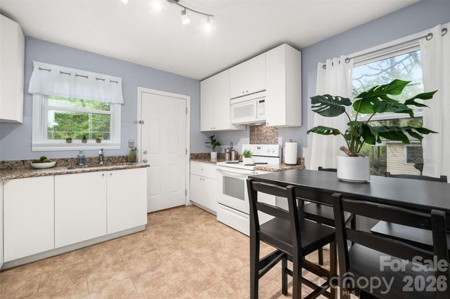 2516 Columbus Circle, Charlotte, NC 28208