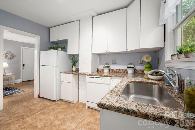 2516 Columbus Circle, Charlotte, NC 28208