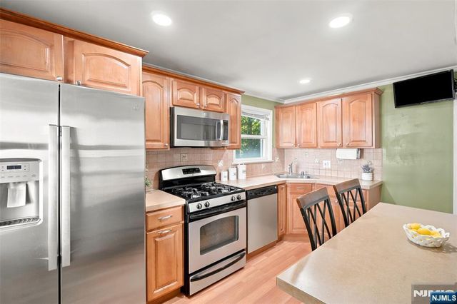 50 Heather Lane, Roselle, NJ 07203