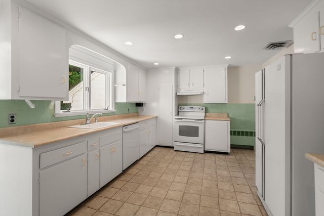 14 Judith Rd, Newton, MA 02459