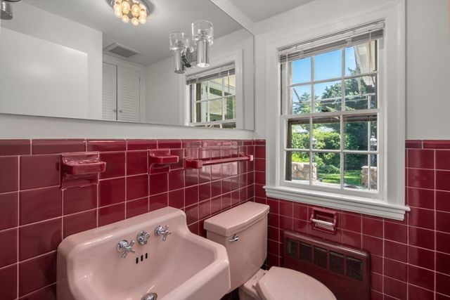 14 Judith Rd, Newton, MA 02459