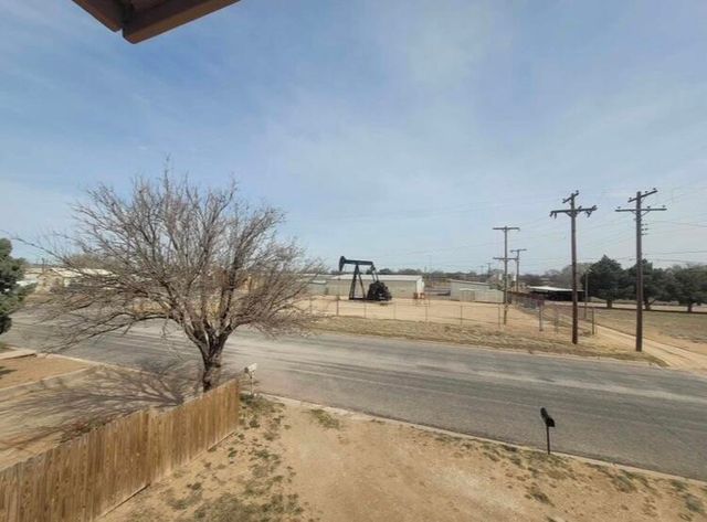 1104 Ave I, Levelland, TX 79336