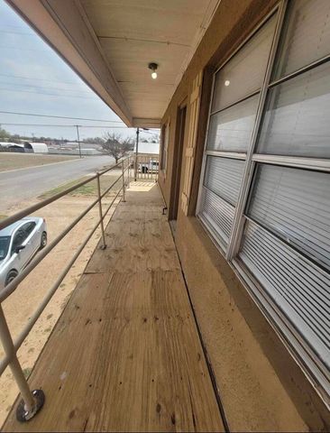 1104 Ave I, Levelland, TX 79336