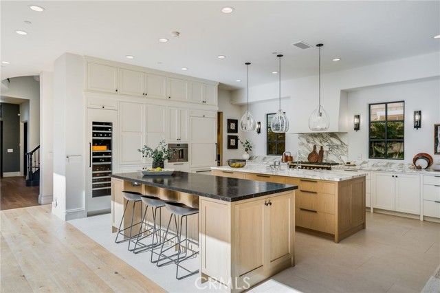 526 Riverside Avenue, Newport Beach, CA 92663