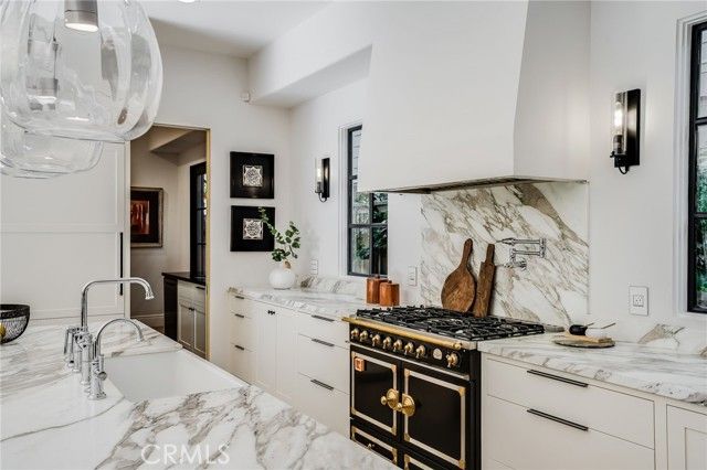 526 Riverside Avenue, Newport Beach, CA 92663