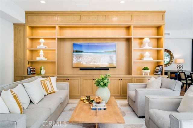 526 Riverside Avenue, Newport Beach, CA 92663