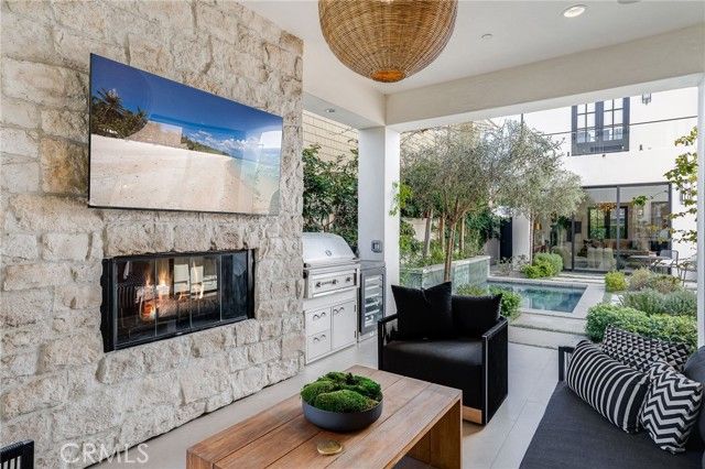 526 Riverside Avenue, Newport Beach, CA 92663