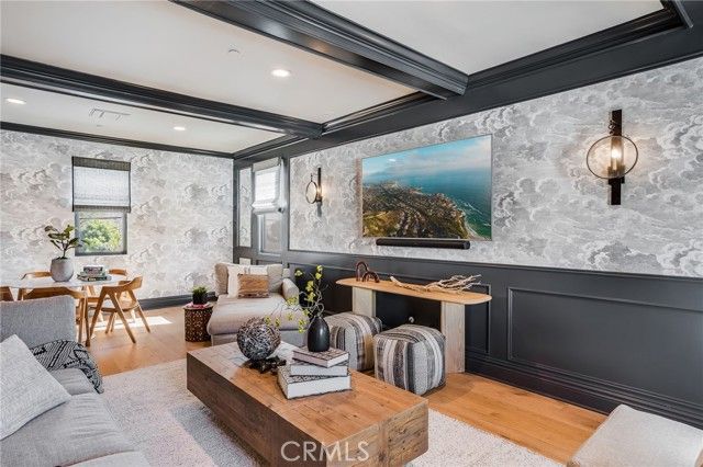 526 Riverside Avenue, Newport Beach, CA 92663