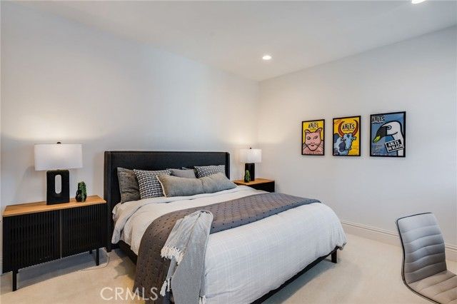 526 Riverside Avenue, Newport Beach, CA 92663