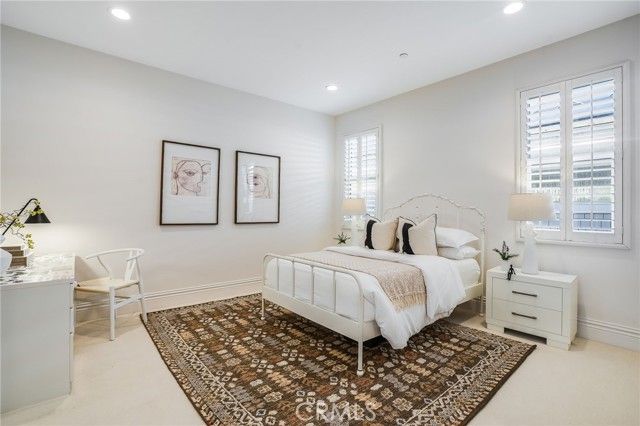 526 Riverside Avenue, Newport Beach, CA 92663