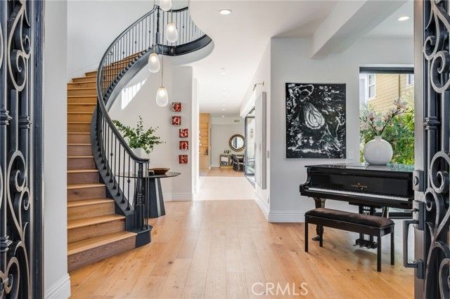 526 Riverside Avenue, Newport Beach, CA 92663