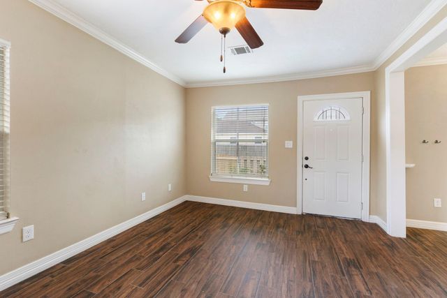 704 Jewett Street, Houston, TX 77009