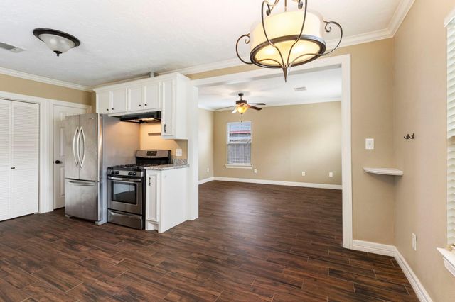 704 Jewett Street, Houston, TX 77009