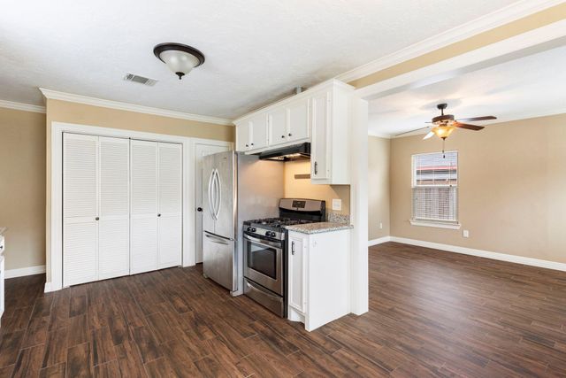704 Jewett Street, Houston, TX 77009