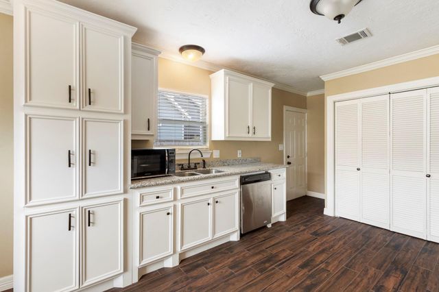 704 Jewett Street, Houston, TX 77009