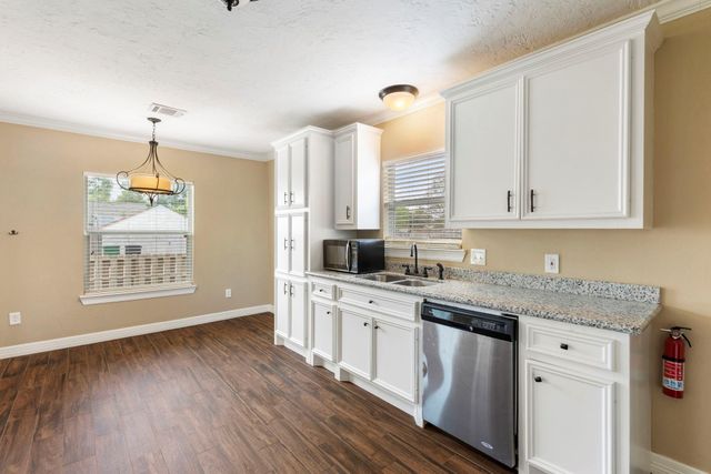 704 Jewett Street, Houston, TX 77009