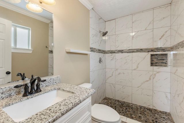 704 Jewett Street, Houston, TX 77009