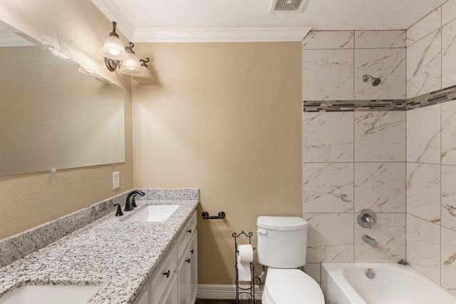 704 Jewett Street, Houston, TX 77009