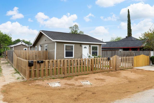 704 Jewett Street, Houston, TX 77009