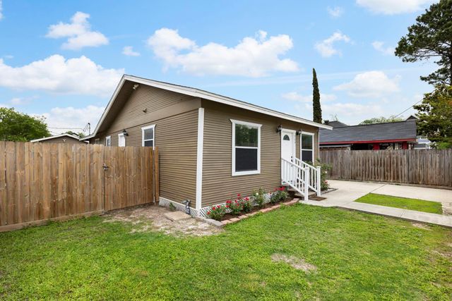 704 Jewett Street, Houston, TX 77009