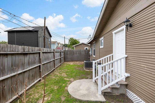 704 Jewett Street, Houston, TX 77009