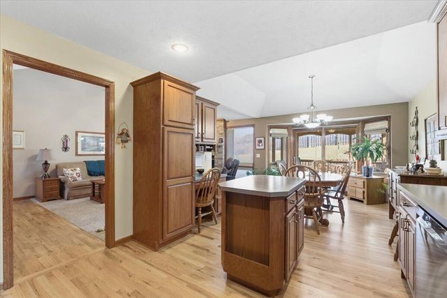 327 E FERNDALE Drive, Council Bluffs, IA 51503