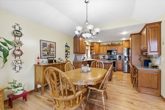 327 E FERNDALE Drive, Council Bluffs, IA 51503