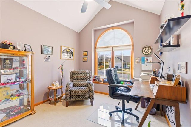 327 E FERNDALE Drive, Council Bluffs, IA 51503