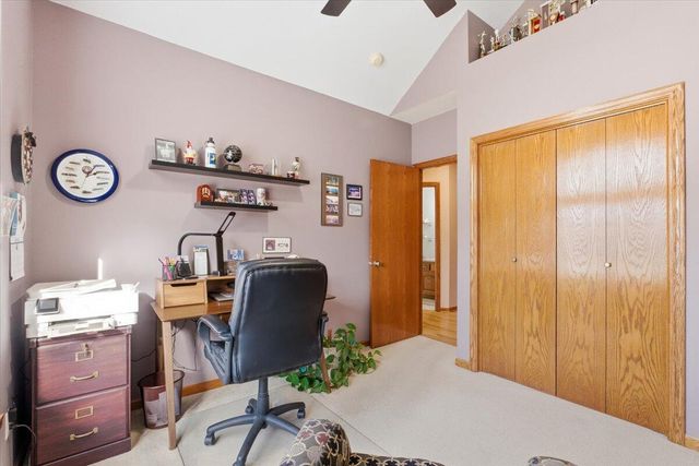 327 E FERNDALE Drive, Council Bluffs, IA 51503