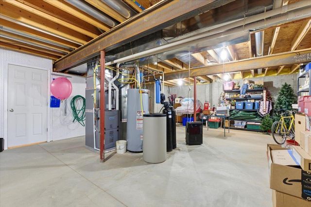 327 E FERNDALE Drive, Council Bluffs, IA 51503