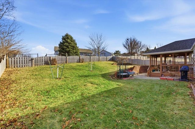 327 E FERNDALE Drive, Council Bluffs, IA 51503