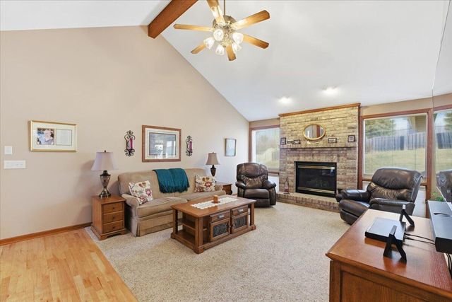 327 E FERNDALE Drive, Council Bluffs, IA 51503