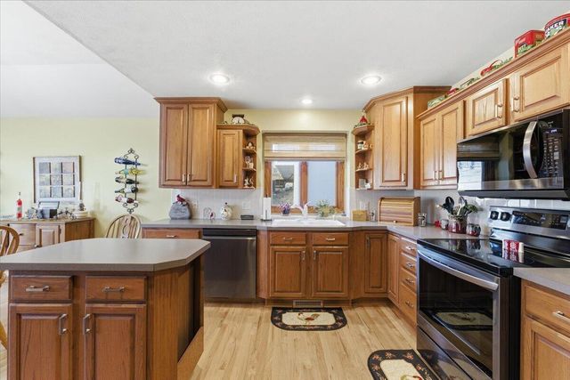 327 E FERNDALE Drive, Council Bluffs, IA 51503