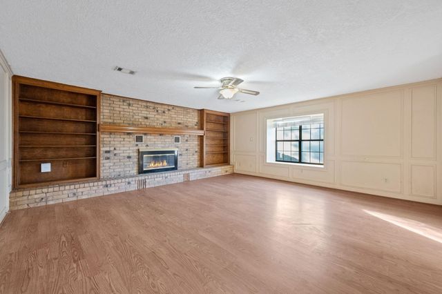 210 E Waring Street, Dayton, TX 77535