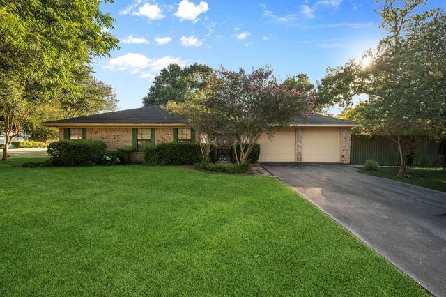 210 E Waring Street, Dayton, TX 77535