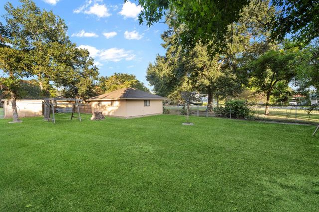 210 E Waring Street, Dayton, TX 77535