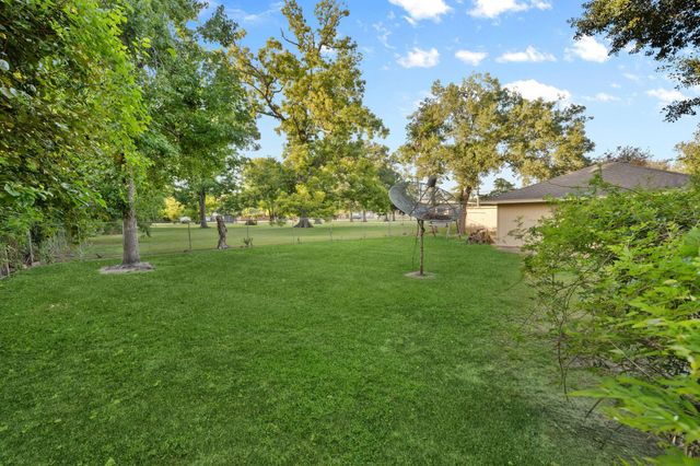 210 E Waring Street, Dayton, TX 77535