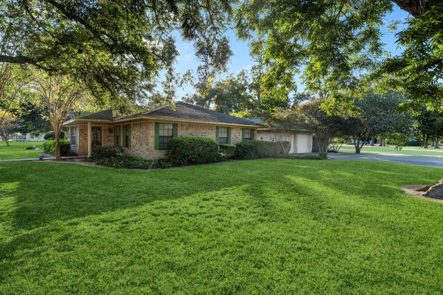 210 E Waring Street, Dayton, TX 77535