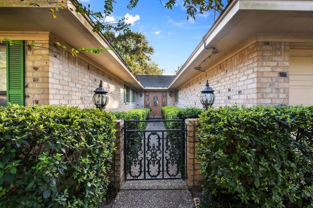 210 E Waring Street, Dayton, TX 77535