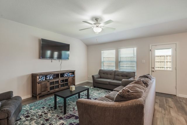 1805 Gold Mine Trail, Aubrey, TX 76227