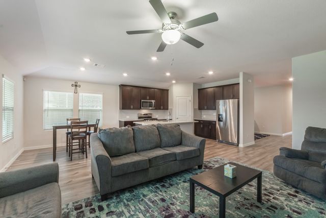 1805 Gold Mine Trail, Aubrey, TX 76227