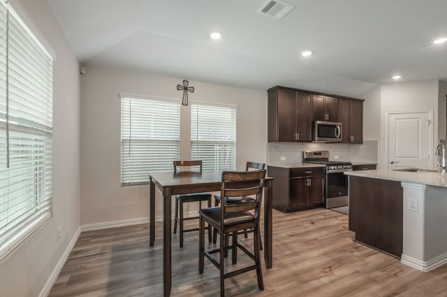 1805 Gold Mine Trail, Aubrey, TX 76227