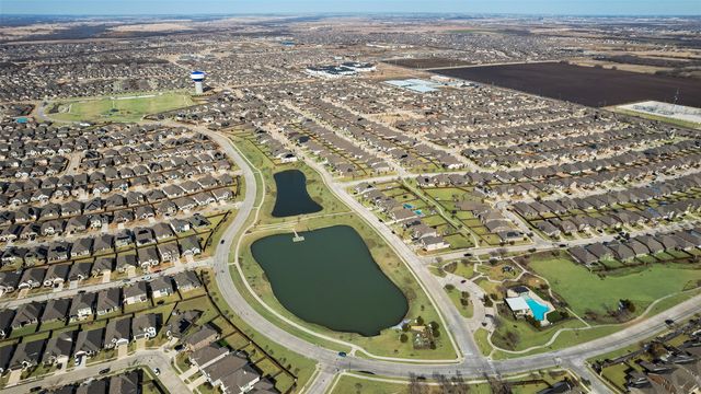 1805 Gold Mine Trail, Aubrey, TX 76227